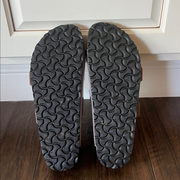 BIRKENSTOCK BIG BUCKLE Hammered Arizona Sandals! - Picture 7 of 8